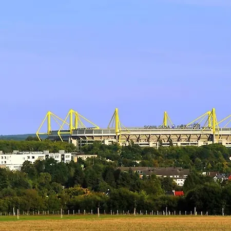 Schoene Grosse 2 Schlafzimmer Bis 6 Pax Naehe Stadion Signal Iduna *