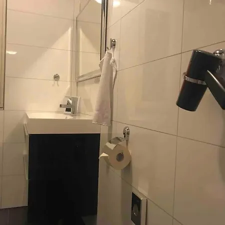 Schoene Grosse 2 Schlafzimmer Bis 6 Pax Naehe Stadion Signal Iduna *