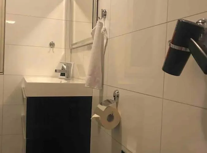 Schoene Grosse 2 Schlafzimmer Bis 6 Pax Naehe Stadion Signal Iduna *